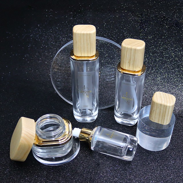 白蠟?zāi)旧w護膚品瓶套裝